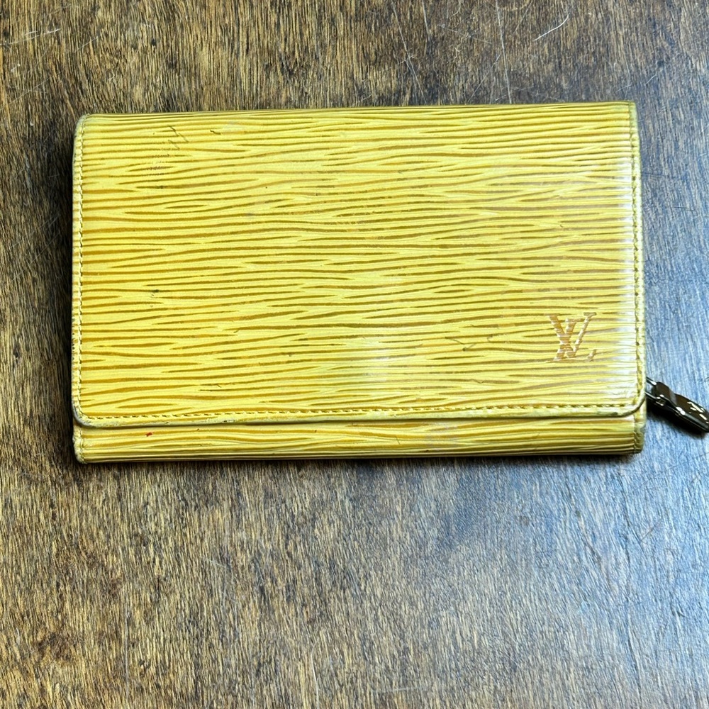 Louis Vuitton Yellow EPI authentic wallet